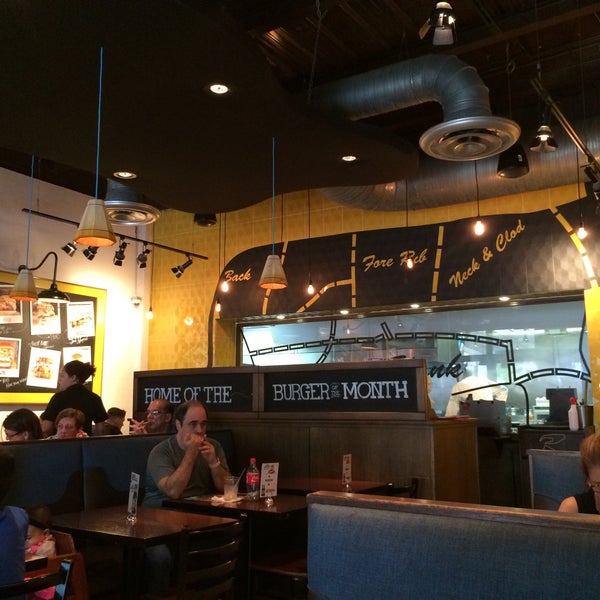 12/5/2015에 Luis님이 Mustard&#39;s Burger Shop &amp; Grill에서 찍은 사진