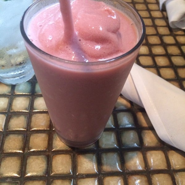 The strawberry banana smoothie is everything !