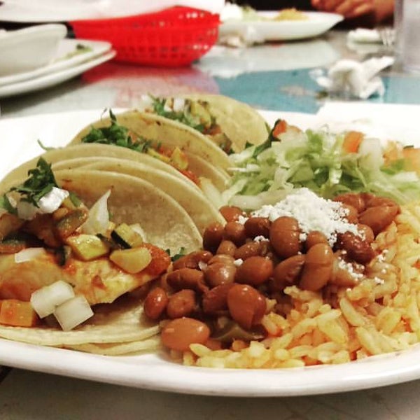 Das Foto wurde bei Oaxaca Mexican Food Treasure von Jesse L. am 12/6/2015 aufgenommen