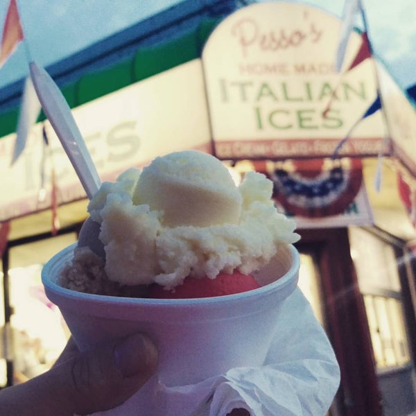 7/18/2015 tarihinde Jesse L.ziyaretçi tarafından Pesso&#39;s Ices &amp; Ice Cream'de çekilen fotoğraf