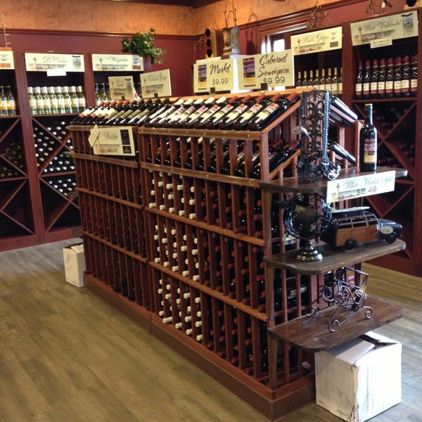 Photo taken at Door Peninsula Winery by Stephanie Y. on 6/22/2013