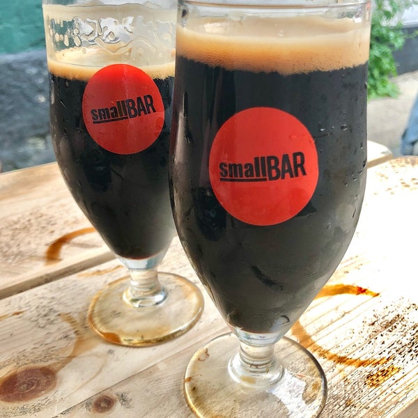 Стильный маленький бар. Blackchops паб. Бар тройничок москва. Самый маленький бар. Волжская пивоварня.