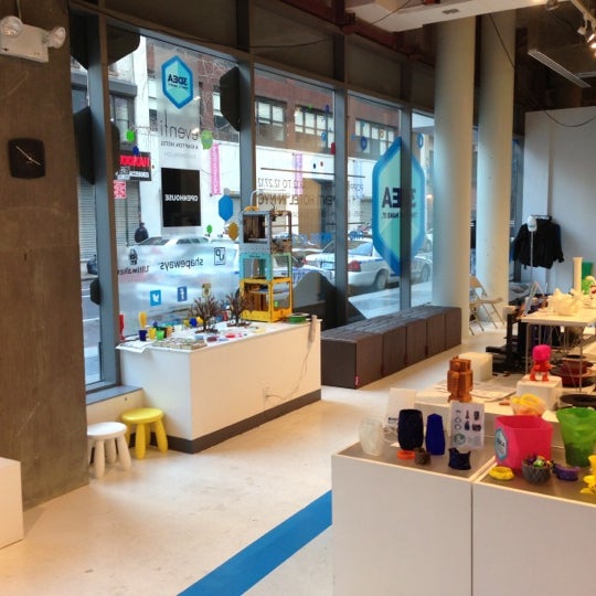 Photo taken at 3DEA: 3D Printing Pop Up Store by Giuseppe F. on 1/6/2013