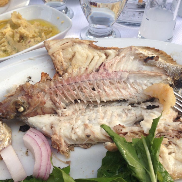 Foto tirada no(a) Hisarönü Balık Pişiricisi por Derya B. em 5/29/2015