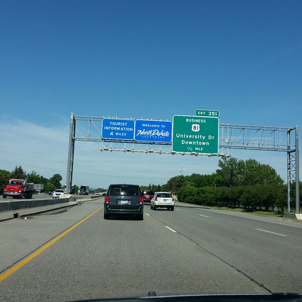 Photos at Minnesota / North Dakota State Line Border Crossing in Fargo