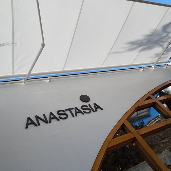 รูปภาพถ่ายที่ Anastasia Cafe &amp; boutique Laguna Beach โดย Anastasia Cafe &amp; boutique Laguna Beach เมื่อ 7/18/2015
