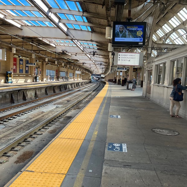 6/28/2022 tarihinde Marshall ziyaretçi tarafından Newark Penn Station'de çekilen fotoğraf