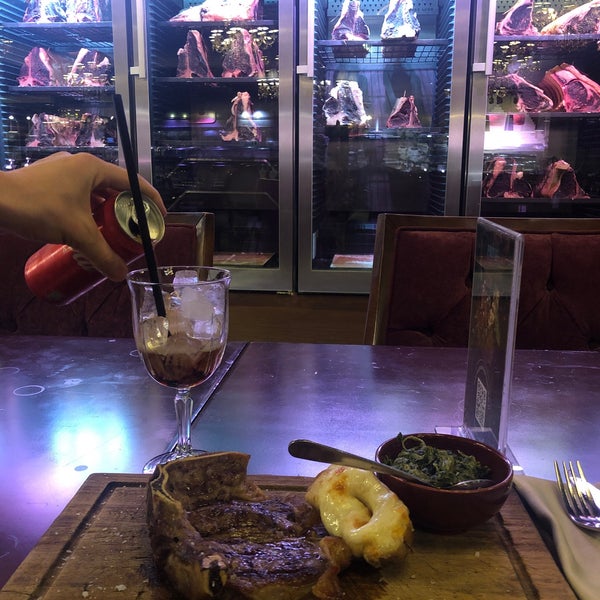 Foto tirada no(a) Prive Steak Gallery por Mub D. em 7/10/2022
