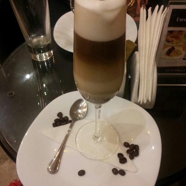 Photo taken at Espresso Mogiana Café by Bianca T. on 3/30/2014
