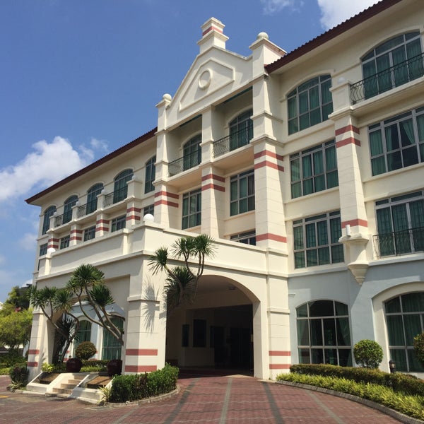 Nanyang Girls' Boarding School - Bukit Timah - 2 tips from 126 visitors