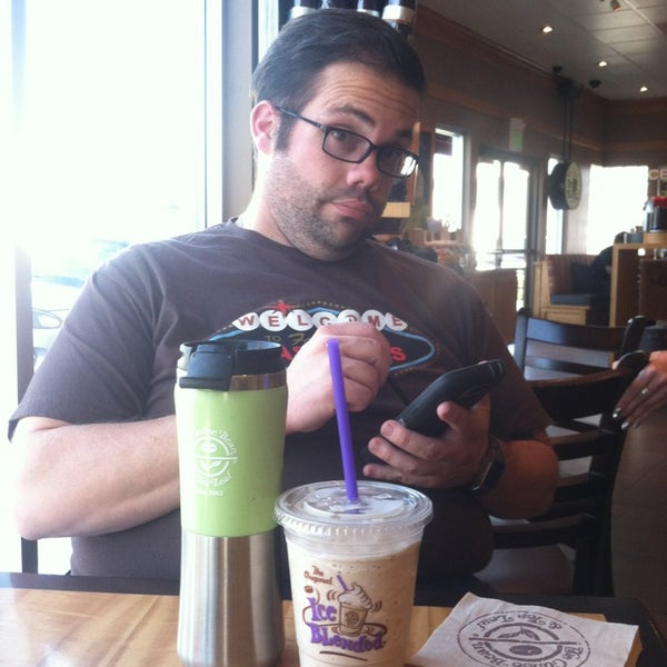 Photo taken at The Coffee Bean &amp; Tea Leaf by Christine T. on 10/12/2013