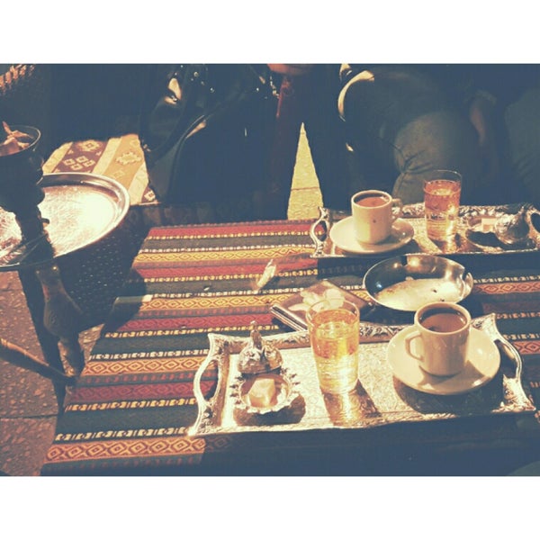 Снимок сделан в Anatolia Restaurant İzmir Cafe Restaurant пользователем Gülistan ç. 10/29/2014