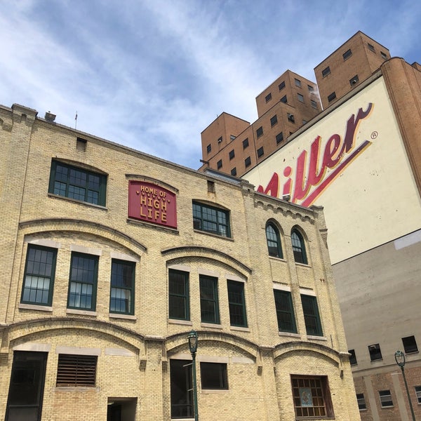 Foto tirada no(a) Miller Brewing Company por Michelle S. em 6/22/2019