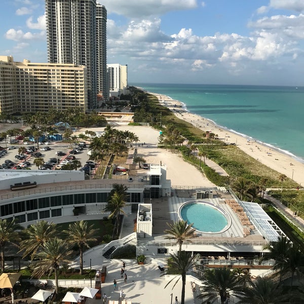 Foto tirada no(a) Eden Roc Resort Miami Beach por Marcos D. em 3/11/2018