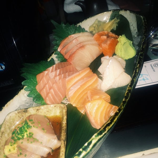 รูปภาพถ่ายที่ Sushi E โดย Joan M. R. เมื่อ 6/19/2014