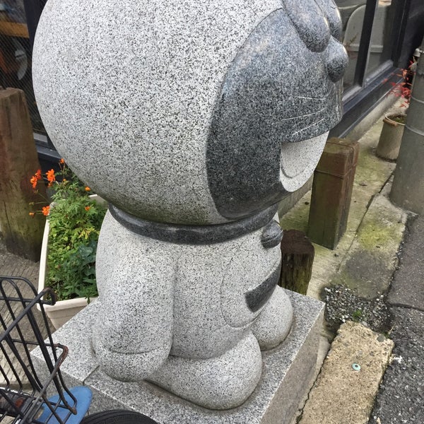 ドラえもんの石像 Outdoor Sculpture