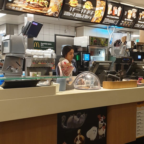 Photo taken at McDonald&#39;s by Nawaf c. on 8/10/2019