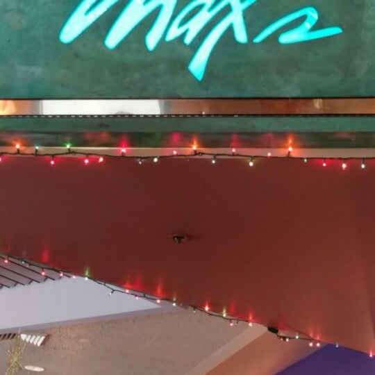Photo taken at Max&#39;s Restaurant by George D. on 1/3/2015