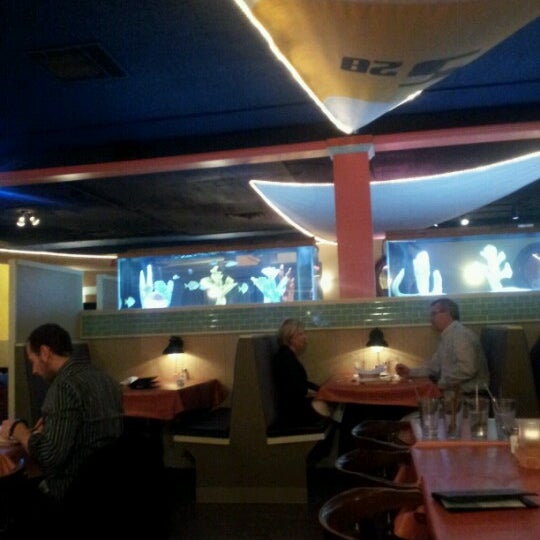 Foto diambil di Sweeney&#39;s Seafood Restaurant oleh Leonard J. pada 1/30/2013