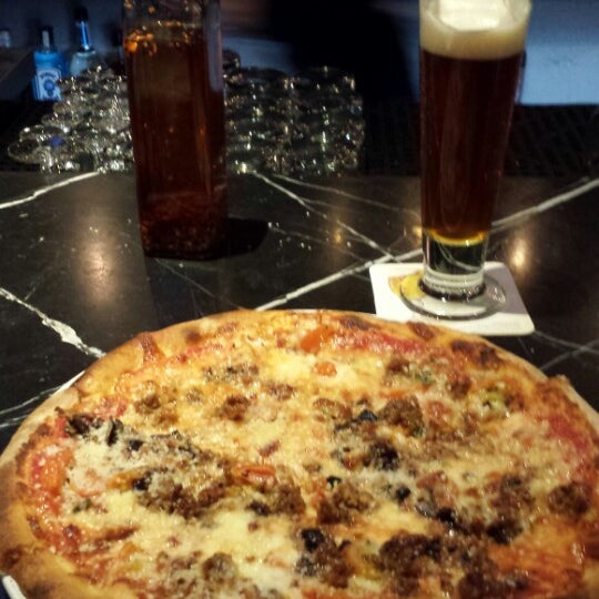 3/30/2014 tarihinde Ken M.ziyaretçi tarafından Bocce Pizzeria'de çekilen fotoğraf