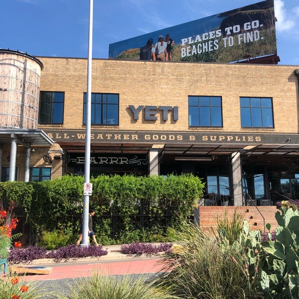 Foto scattata a YETI Flagship da Tina C. il 8/31/2019