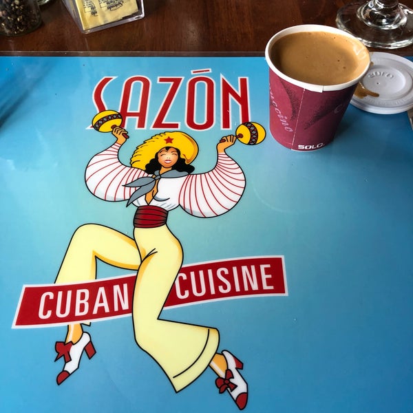 Foto scattata a Sazon Cuban Cuisine da Tina C. il 3/1/2019