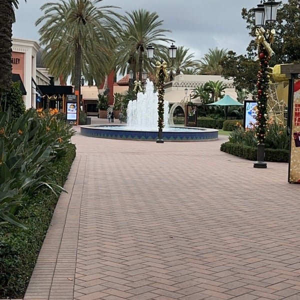 Foto tirada no(a) Irvine Spectrum Center por MohammadAz ⚖. em 12/31/2023