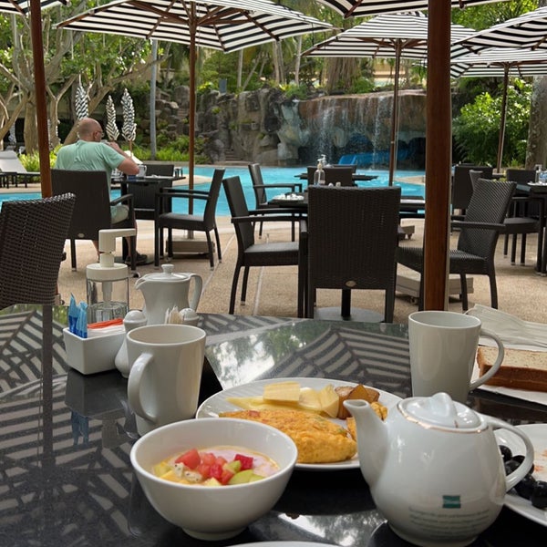 Снимок сделан в Andaman Lounge @ Hilton Phuket Lobby пользователем S . 5/18/2022