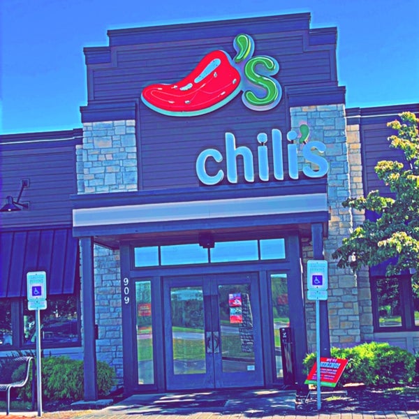 Photo taken at Chili&#39;s Grill &amp; Bar by Hsn . on 10/18/2021