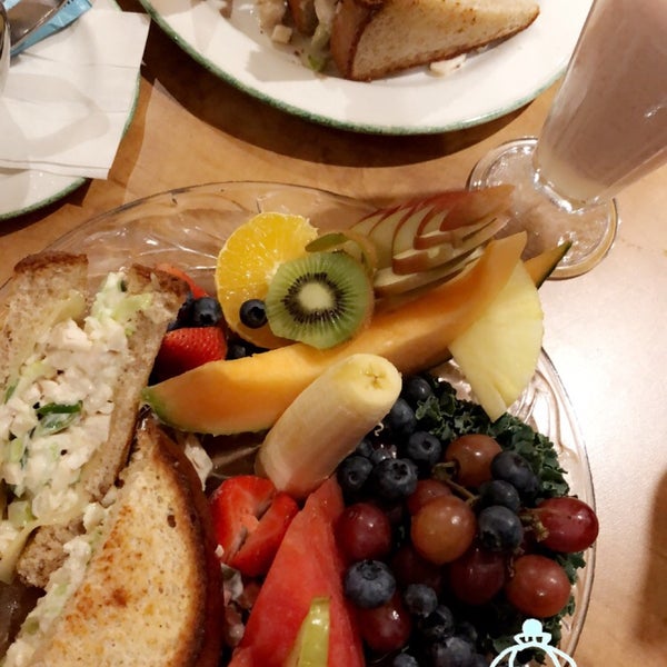 Cora's Breakfast & Lunch - Clayton Park West - 16 tips from 564 visitors
