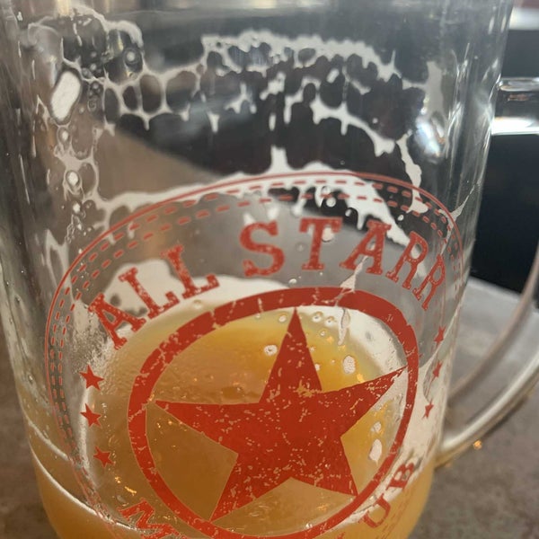 รูปภาพถ่ายที่ Starr Hill Brewery โดย Luke H. เมื่อ 9/5/2021