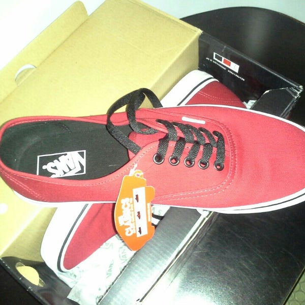 vans at fashion valley mall