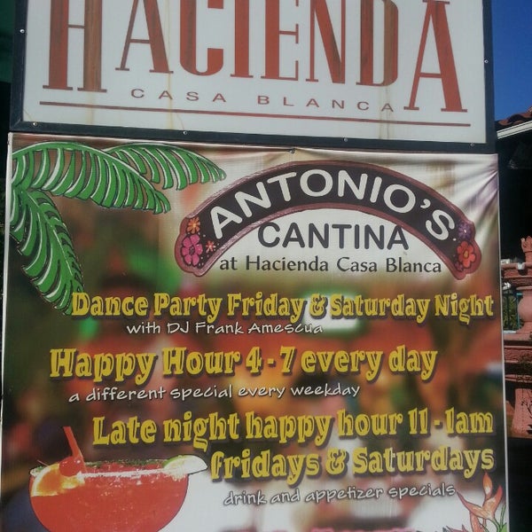 3/30/2013 tarihinde Jenine B.ziyaretçi tarafından Hacienda Casa Blanca Mexican Restaurant and Cantina'de çekilen fotoğraf