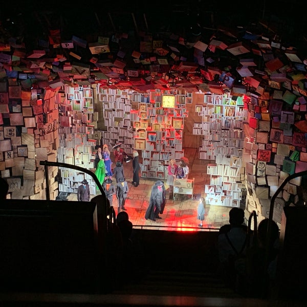 Foto diambil di Matilda The Musical oleh Yoyo B. pada 5/25/2019