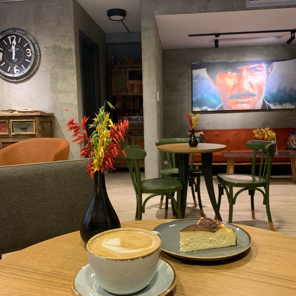 Das Foto wurde bei Mura Coffee &amp; Bar von Aya A. am 3/13/2019 aufgenommen