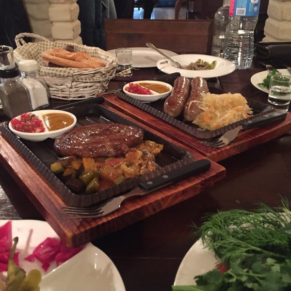 Foto scattata a Pétrovič Restaurant da Ravshan il 4/1/2017