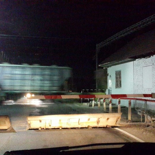 белый переезд. деревня атирки петриковского района. белый переезд. белый переезд. белый переезд.