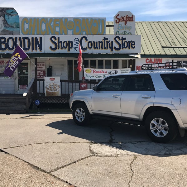 Foto tomada en Chicken On The Bayou The BOUDIN Shop &amp; Country Store  por Jett G. el 5/8/2017