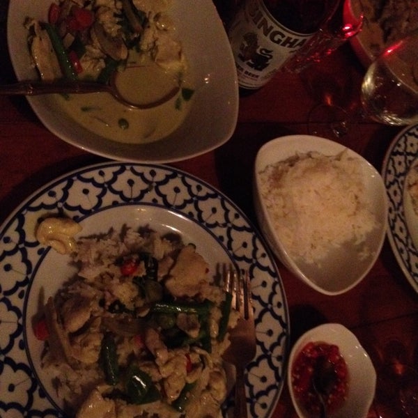 Un super restaurant thaï avec un accueil familier vraiment super! Tout est bon ! Après plusieurs visites je suis toujours ravi!