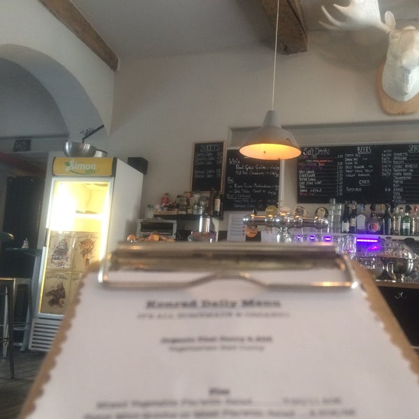 5/29/2017 tarihinde Can A.ziyaretçi tarafından Konrad Café &amp; Bar'de çekilen fotoğraf