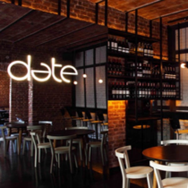 Das Foto wurde bei Date Restaurant &amp; Bar von Beyoğlu Etkinlik ve Mekan Rehberi am 4/7/2013 aufgenommen