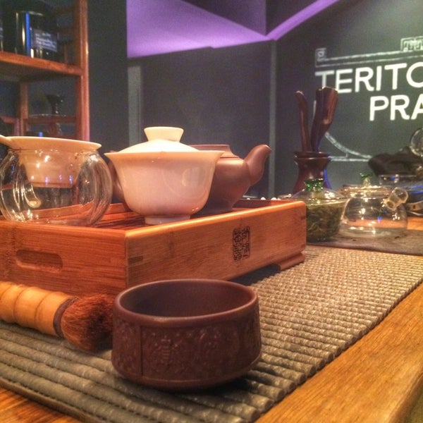 11/8/2014 tarihinde Artem K.ziyaretçi tarafından Mr.Dao - Tea Lounge &amp; Juice Bar'de çekilen fotoğraf