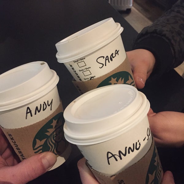 Photo prise au Starbucks par andy v. le1/10/2018