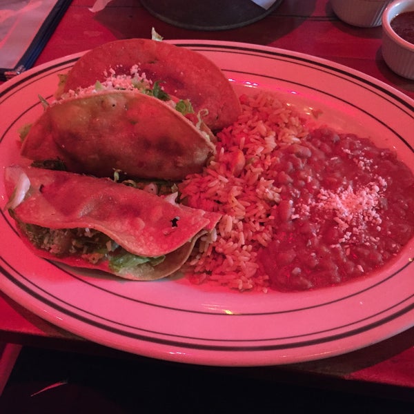 12/31/2014 tarihinde Triana W.ziyaretçi tarafından Pink Taco'de çekilen fotoğraf