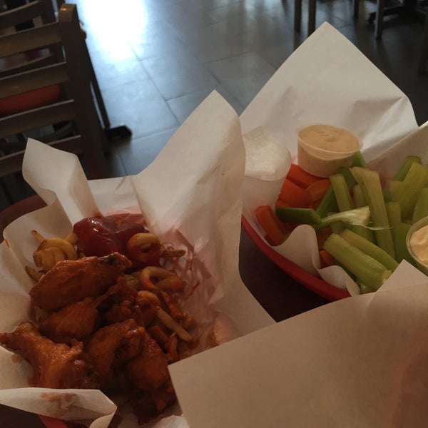 Photo taken at Hot Wings Cafe (Melrose) by Triana W. on 9/24/2015
