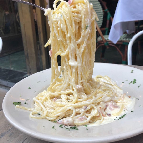 6/14/2019 tarihinde Lori L.ziyaretçi tarafından Caffé Napoli'de çekilen fotoğraf