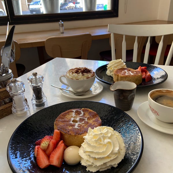 Photo prise au Paper Fig Restaurant &amp; Dessert Shop par Lena L. le12/22/2019