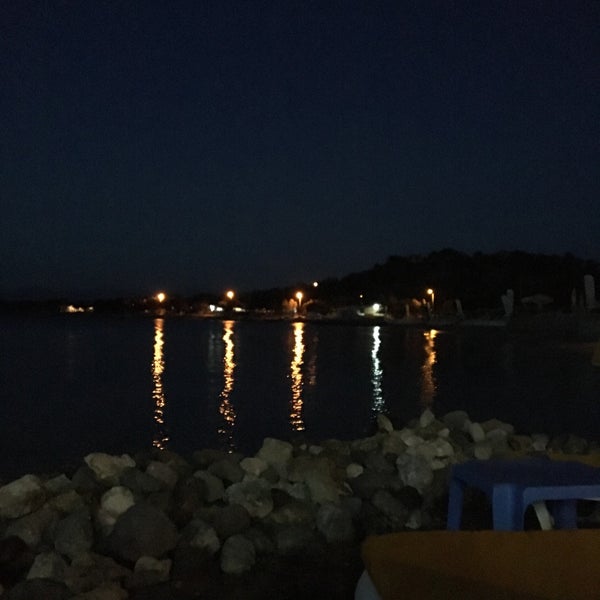 Foto tirada no(a) İkizler Beach por Ayça I. em 7/29/2019