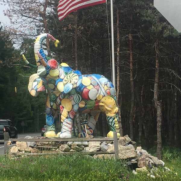 Photo taken at Mister Ed&#39;s Elephant Museum &amp; Candy Emporium by Suburb Sally O. on 5/29/2016