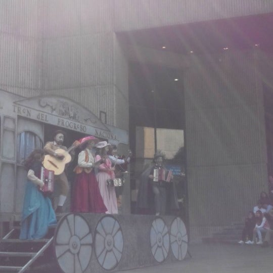 Foto diambil di Foro Sor Juana Inés de la Cruz, Teatro UNAM oleh Stephanie R. pada 9/6/2015